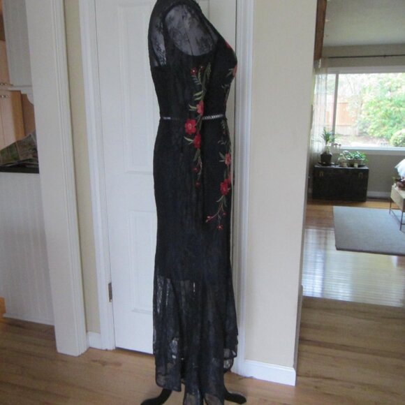 KEEPSAKE The Label – Navy Floral Embroidered Maxi – Sz M - Picture 3 of 10